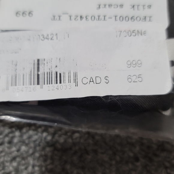 Versace silk scarf - Picture 7 of 7